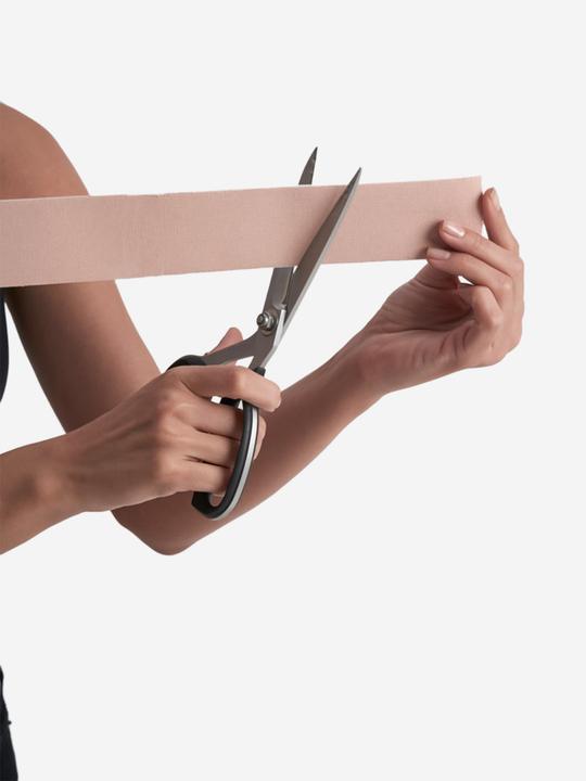 Produktbild Bye Bra K?Rperband 5m X 6,5 cm + 3 Paare Satin Nippel Abdeckungen Nude (Einzelpack)