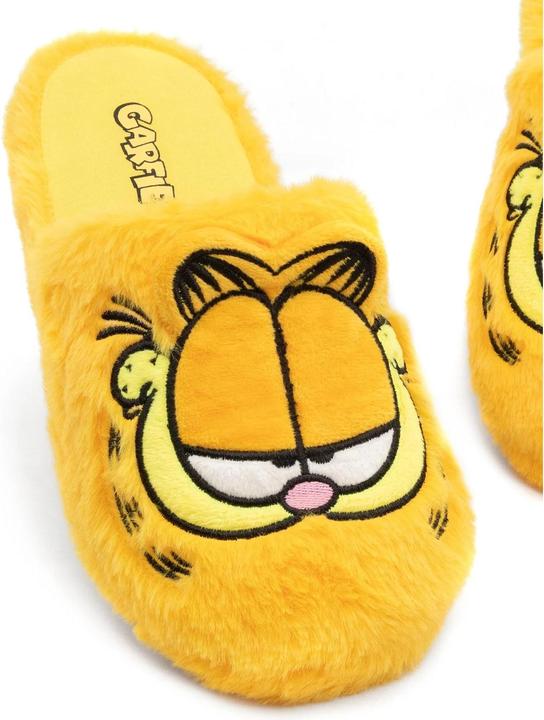 Actual product image Universal Textiles Embroidered slippers (35.5)