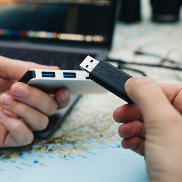 Produktbild Verbatim Store 'n' Go Pin Stripe (16 GB, USB 3.0, USB-A)