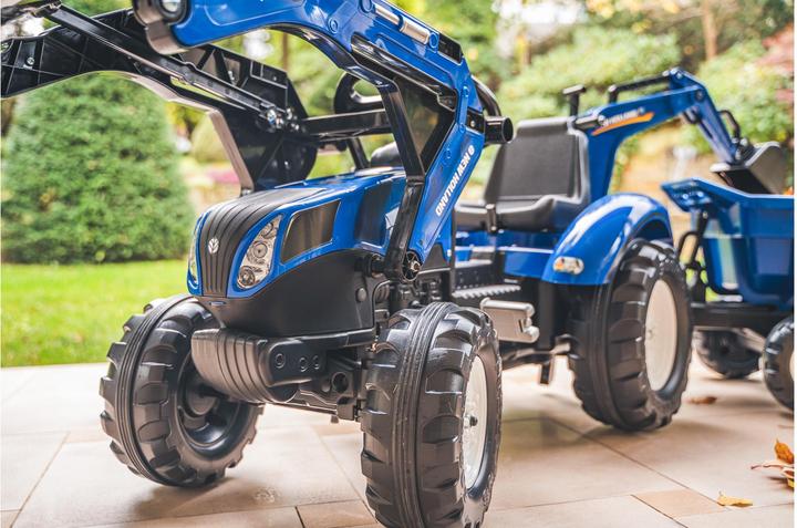 Actual product image Falk Toys New Holland Traktor + Anh. XL