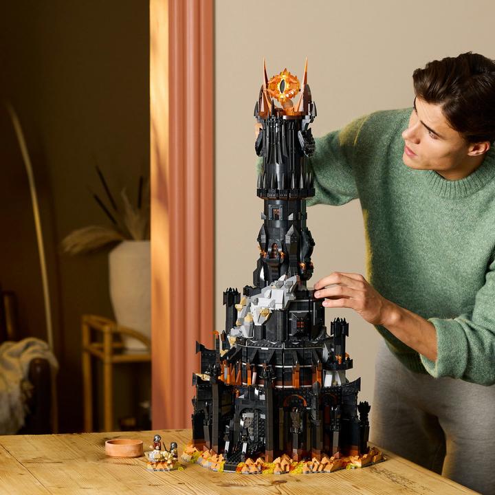 Actual product image LEGO The Lord of the Rings: Barad-dûr (10333, LEGO Icons, LEGO Rare Sets)