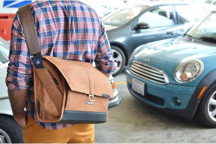 Immagine prodotto Peak Design Messenger Everyday 15" Heritage Tan (Borsa a tracolla per fotocamera)