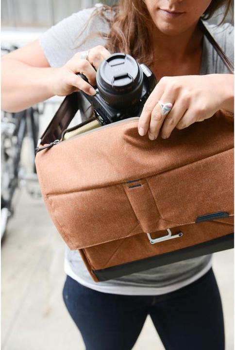 Immagine prodotto Peak Design Messenger Everyday 15" Heritage Tan (Borsa a tracolla per fotocamera)