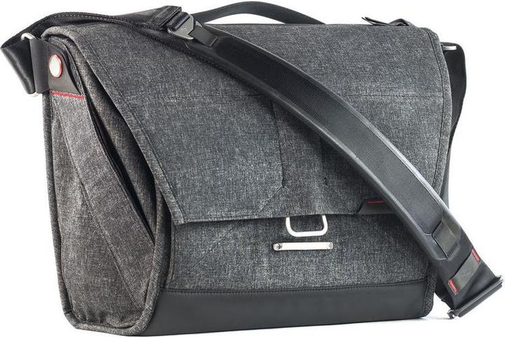 Actual product image Peak Design Everyday Messenger 13" Charcoal (Camera shoulder bag)