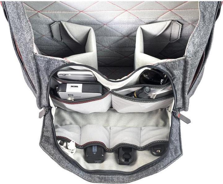 Actual product image Peak Design Everyday Messenger 13" Charcoal (Camera shoulder bag)
