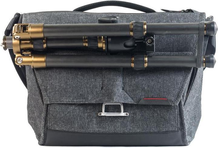 Actual product image Peak Design Everyday Messenger 13" Charcoal (Camera shoulder bag)