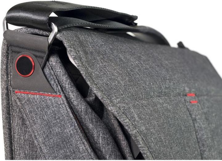 Actual product image Peak Design Everyday Messenger 13" Charcoal (Camera shoulder bag)