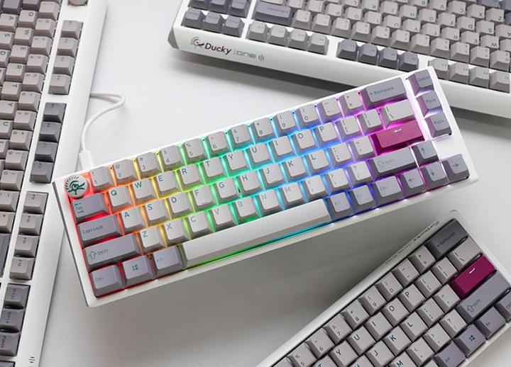 Produktbild Ducky One 3 Mist Grey SF Gaming Tastatur, RGB LED - MX-Red (DE, Kabelgebunden)