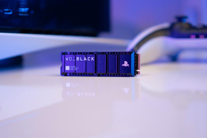Actual product image WD Black SN850P with Heatsink for PS5 (8000 GB, M.2 2280)