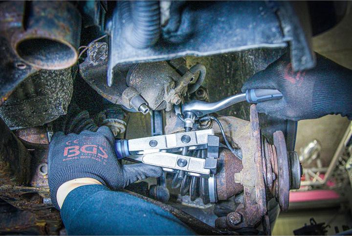 Actual product image BGS Pliers for Axle Boot Clamps for use with Torque Wrench 90° angled (270 mm)