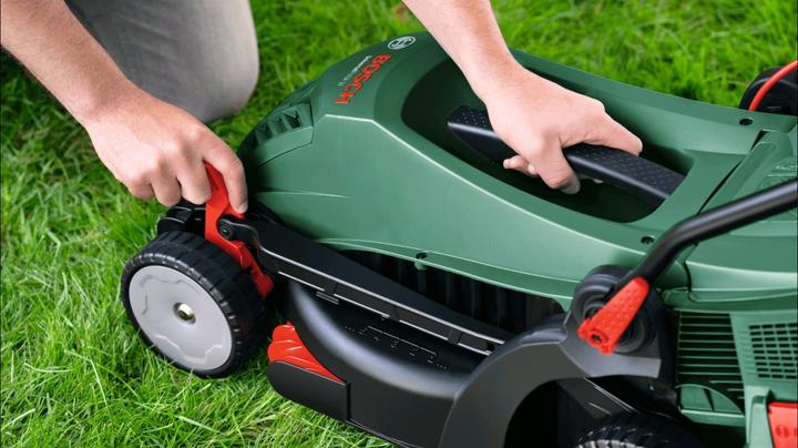 Produktbild Bosch Home & Garden UniversalRotak 34-405 (Netzbetrieb)