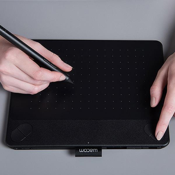 Actual product image Wacom Intuos Comic Black Pen & Touch Medium (2540 lpi)