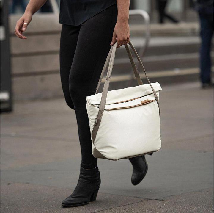 Actual product image Peak Design Everyday Tote 15L v2 (Camera shoulder bag, 15 l)