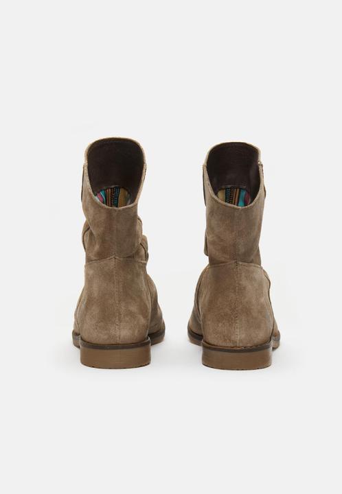 Image du produit Felmini Clash 8114, les bottines à hauteur de cheville en cuir souple avec une finition vintage (41)