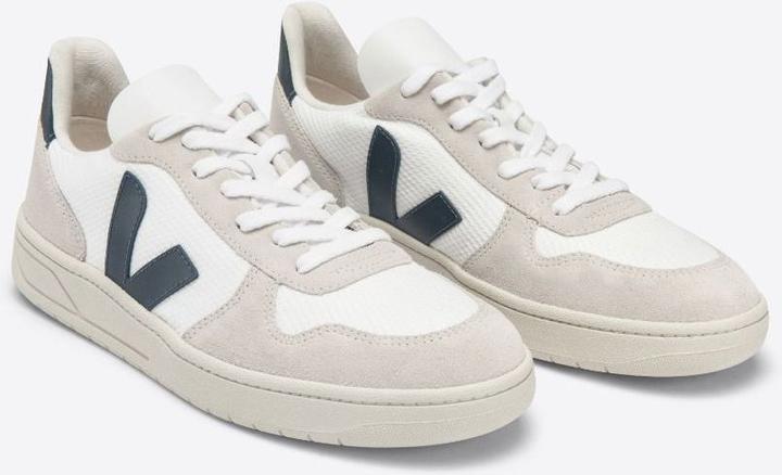 Actual product image Veja V-10 (44)