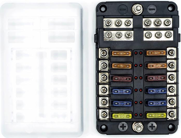 Produktbild Wattstunde Plus Distributor 12 mit je 4x 5A, 10A, 15A, 20A Flachsicherungen