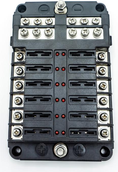 Produktbild Wattstunde Plus Distributor 12 mit je 4x 5A, 10A, 15A, 20A Flachsicherungen