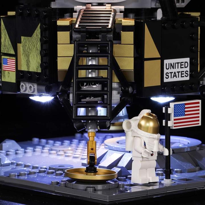 Image du produit BrickBling Kit d'éclairage LED pour LEG- NASA : module lunaire Apollo 11 (10266), télécommande incluse