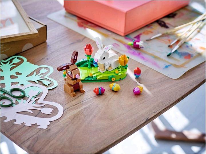 Actual product image LEGO 40523 Easter Bunny Exhibit (40523, LEGO Seasonal Sets, LEGO Disney)