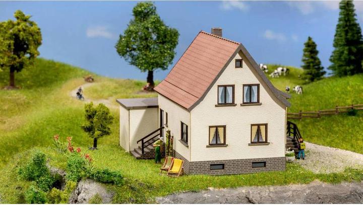 Actual product image Noch N Settlement house with garage