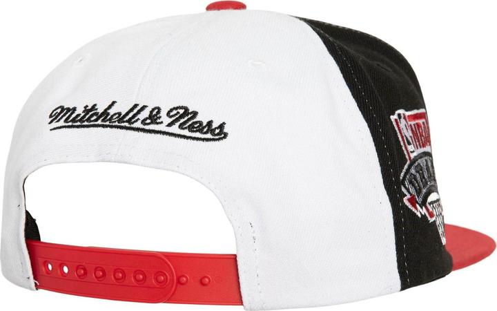 Actual product image Mitchell & Ness Snapback Cap - CORE I Chicago Bulls (One size)