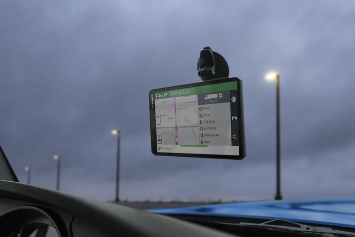 Actual product image Garmin Decl LGV810 (8")