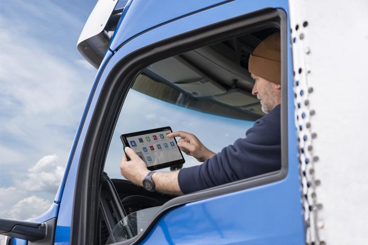 Produktbild Garmin Dezl LGV1010 EU (10")