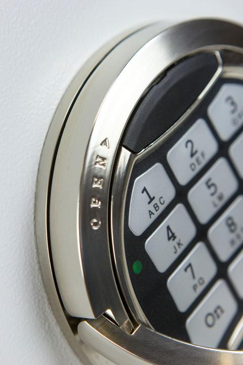 Actual product image Phoenix Fortress E (43 l)