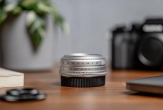 Actual product image Voigtländer Colour-Skopar 18mm / 2.8 asph. silver (Fujifilm X, APS-C / DX)