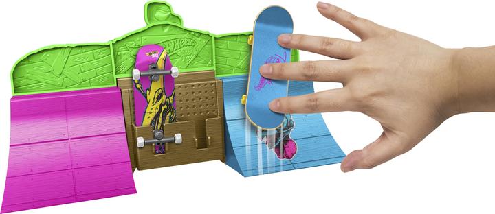 Produktbild Hot Wheels Skate Tony Hawk HQ Skatepark mit 2 exklusiven Fingerboards und 2 Paar Skateschuhen