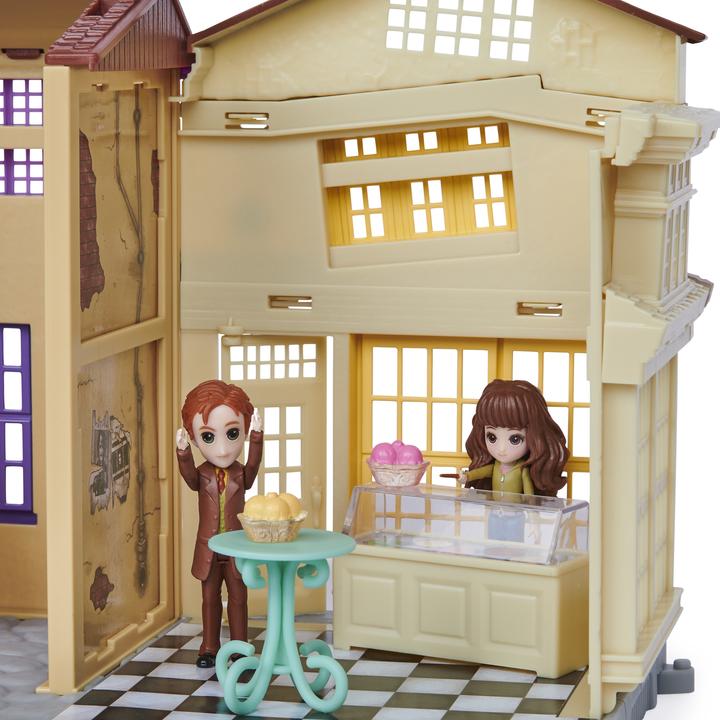 Actual product image Spin Master Wizarding World Harry Potter - Diagon Alley (Angle Alley) playset with light and sound and 2