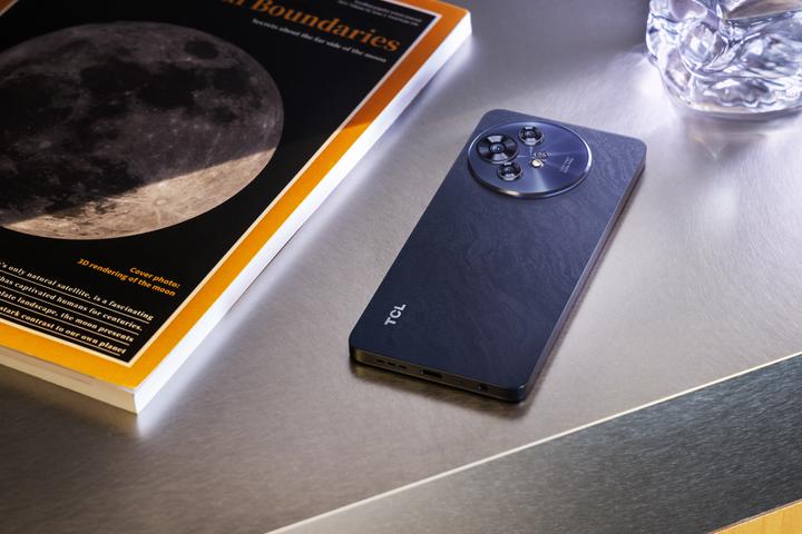 Image du produit TCL 50 Pro NxtPaper (512 Go, Gris lune, 6.80", SIM + eSIM, 108 Mpx, 5G)
