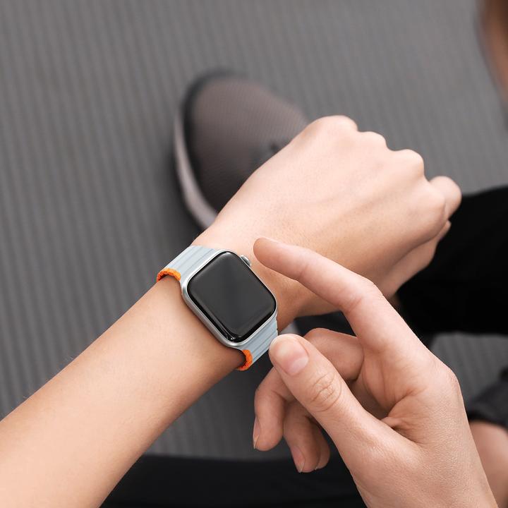Actual product image Dux Ducis Magnetic Strap for Apple Watch SE, 8, 7, 6, 5, 4, 3, 2, 1 (41, 40, 38 mm) Strap (LD Versio (41 mm, 38 mm, 40 mm, Silicone, Metal)