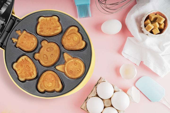 Actual product image Bestron Best waffle iron animals AAW700V 700W ye