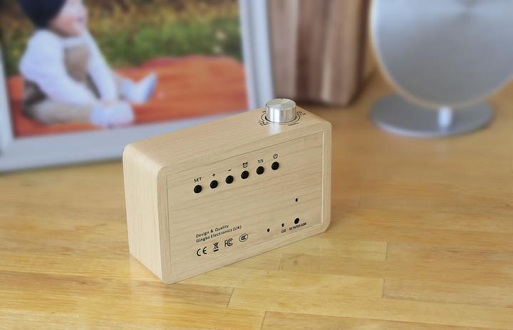 Actual product image Gingko Radio Click Clock
