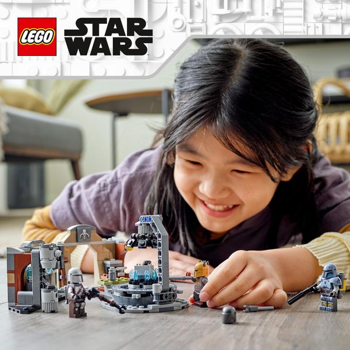 Actual product image LEGO The Mandalorian Weaponsmith's Forge (75319, LEGO Rare Sets)