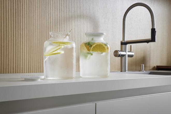 Produktbild Blanco Glaskaraffe | Mattes / Frosted Glas, Marmordeckel | 1l Wasserkaraffe für kohlensäurehaltiges (1 l)