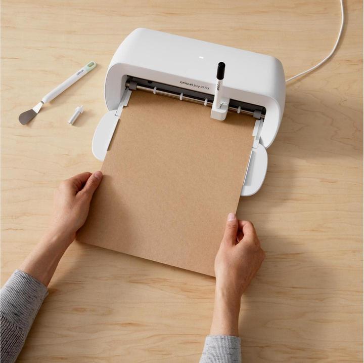 Immagine prodotto Cricut Carta adesiva Joy Xtra Kraft 24 x 30 cm, 4 fogli, marrone (4 x)