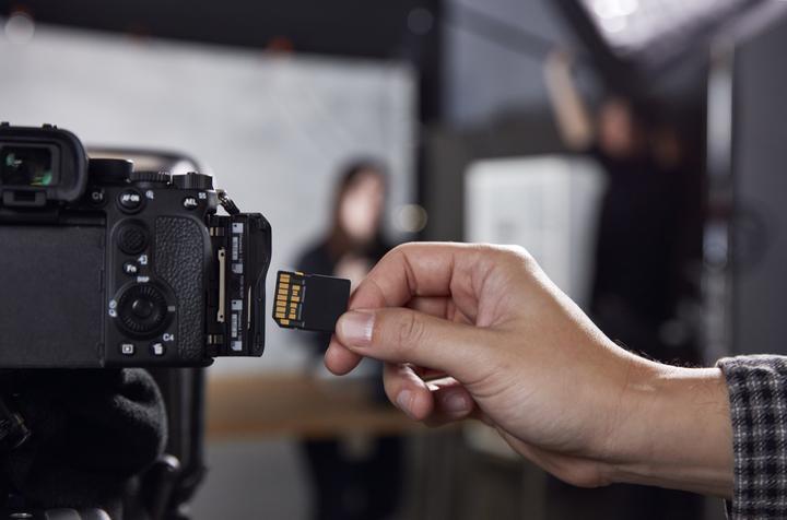 Produktbild Kingston Canvas React Plus (128 GB, SDXC, U3, UHS-II)
