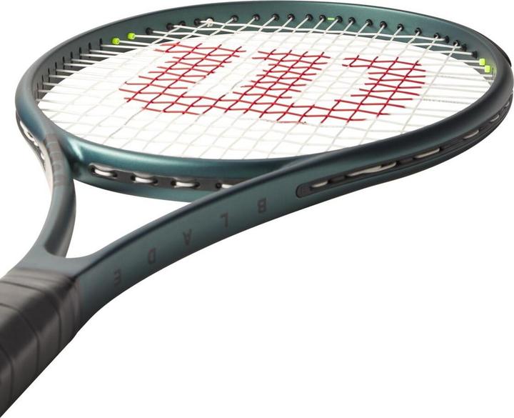 Actual product image Wilson Blade 104 V9.0 tennis racket (2, 290 g)