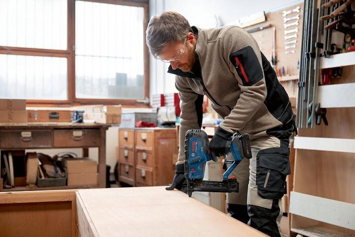 Produktbild Bosch Professional Akku-Holzklammerer GTH 18V-38 M