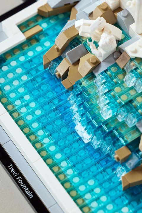 Actual product image LEGO Trevi Fountain (21062, LEGO Architecture)
