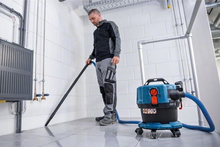 Image du produit Bosch Professional Aspirateur sans fil GAS 18V-12 MC, version Solo (Aspirateur eau et poussière)