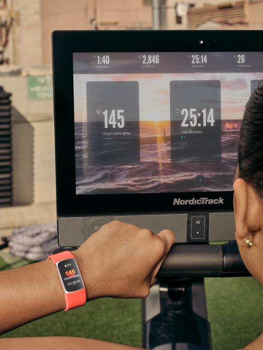 Actual product image Fitbit Charge 6 (36.73 mm)