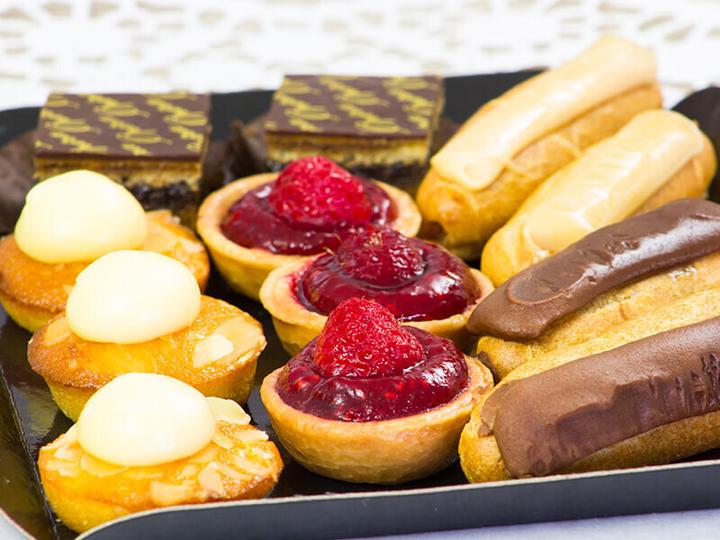 Produktbild Smartbox Gourmet-Flussfahrt auf der Seine mit Amuse-Bouche, Hauptgericht und Dessert für 2 Personen (2 Pers.)