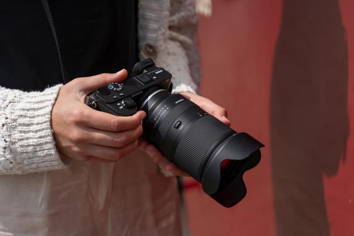 Immagine prodotto Tamron 18-300mm f/3.5-6.3 Di III-A VC VXD, Sony E (Sony E, APS-C / DX)