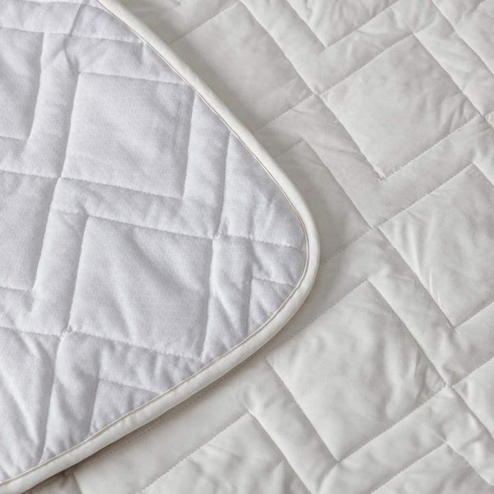Actual product image Velfont Igloo thermoregulating mattress topper (180 x 200 cm)