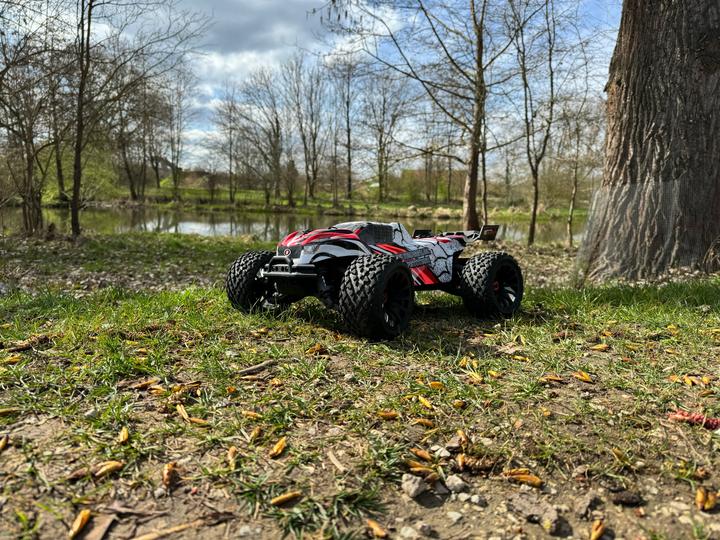 Actual product image DF-Models Z-10 Competition Truggy Brushless (RTR Ready-to-Run)