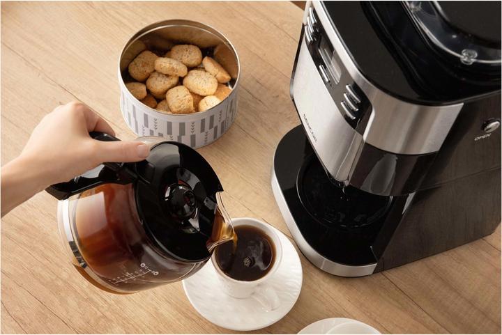 Produktbild Sencor SCE 7000BK Kaffeemaschine in Schwarz und Silber