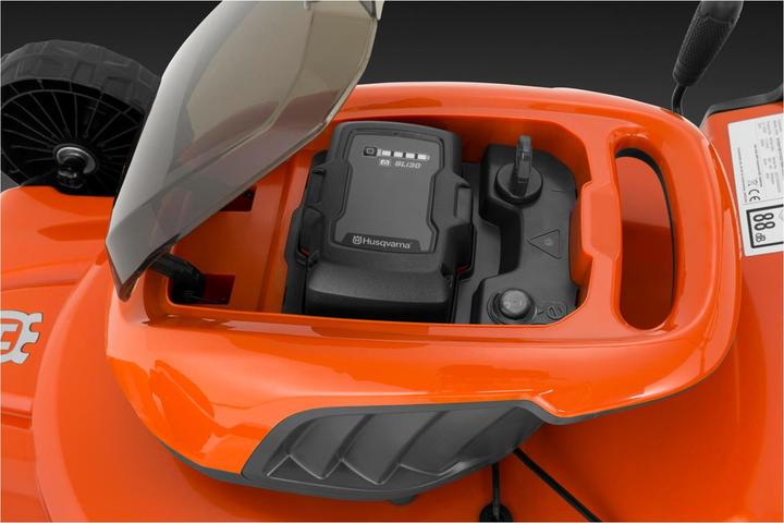 Actual product image Husqvarna LC 142iS (Rechargeable battery operated)